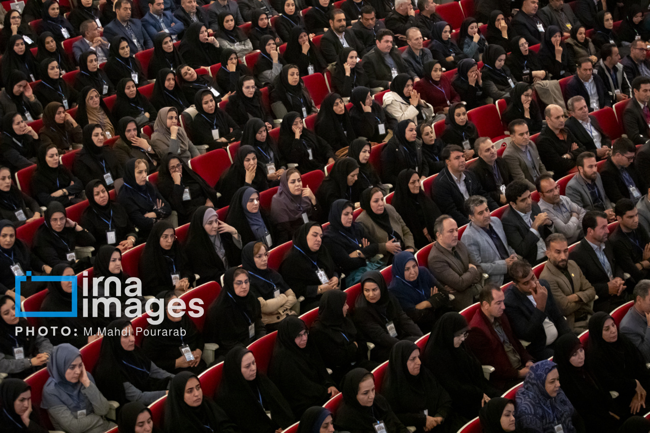 حضور پزشکیان در مراسم ملی بزرگداشت روز کتاب 