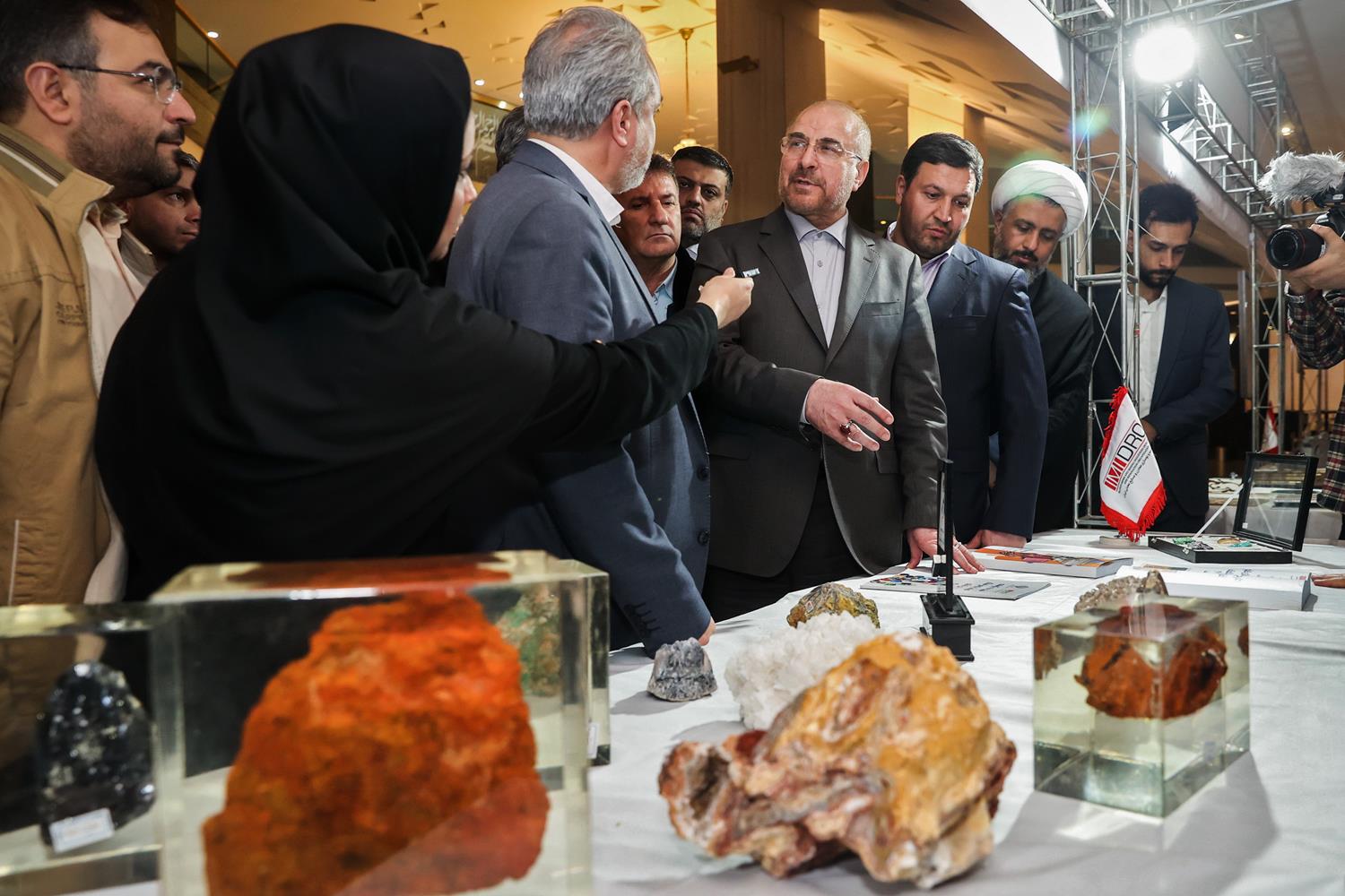 بازدید قالیباف از نمایشگاه توانمندی‌های تولید داخل