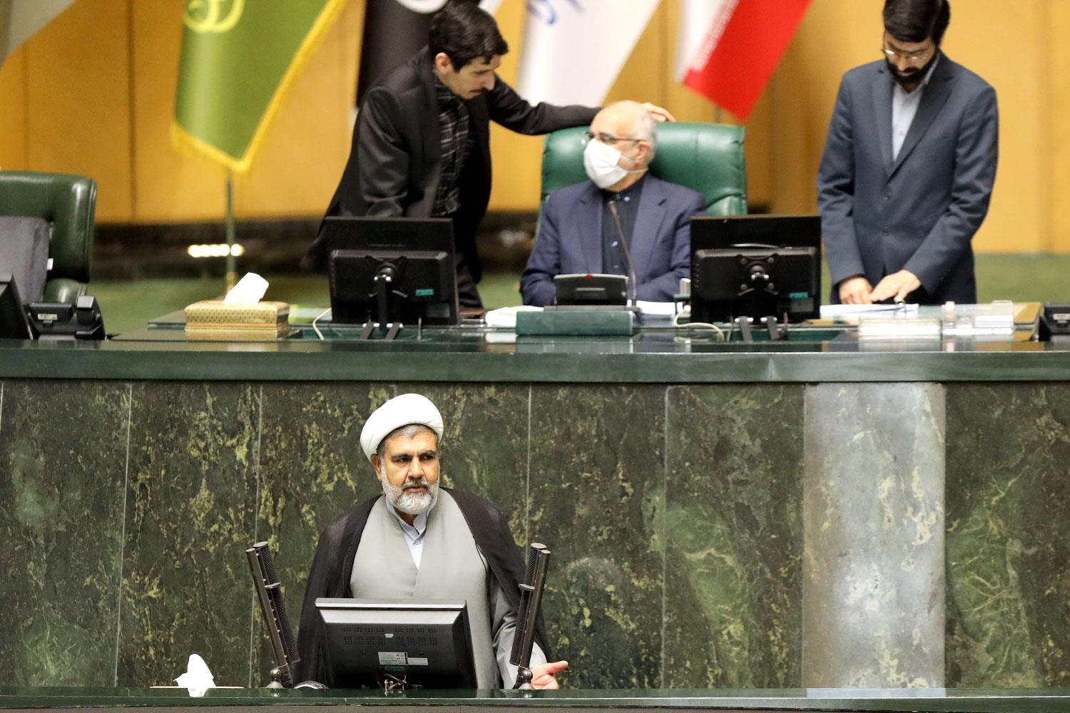 وزیر بهداشت در صحن علنی ۲۲ فروردین مجلس