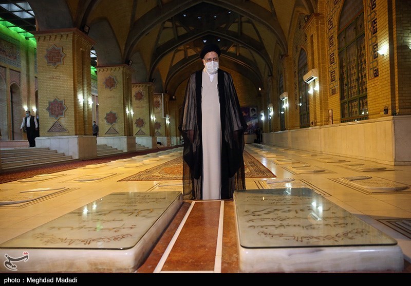 رئیسی در حرم امام‌خمینی(ره) و گلزار شهدا