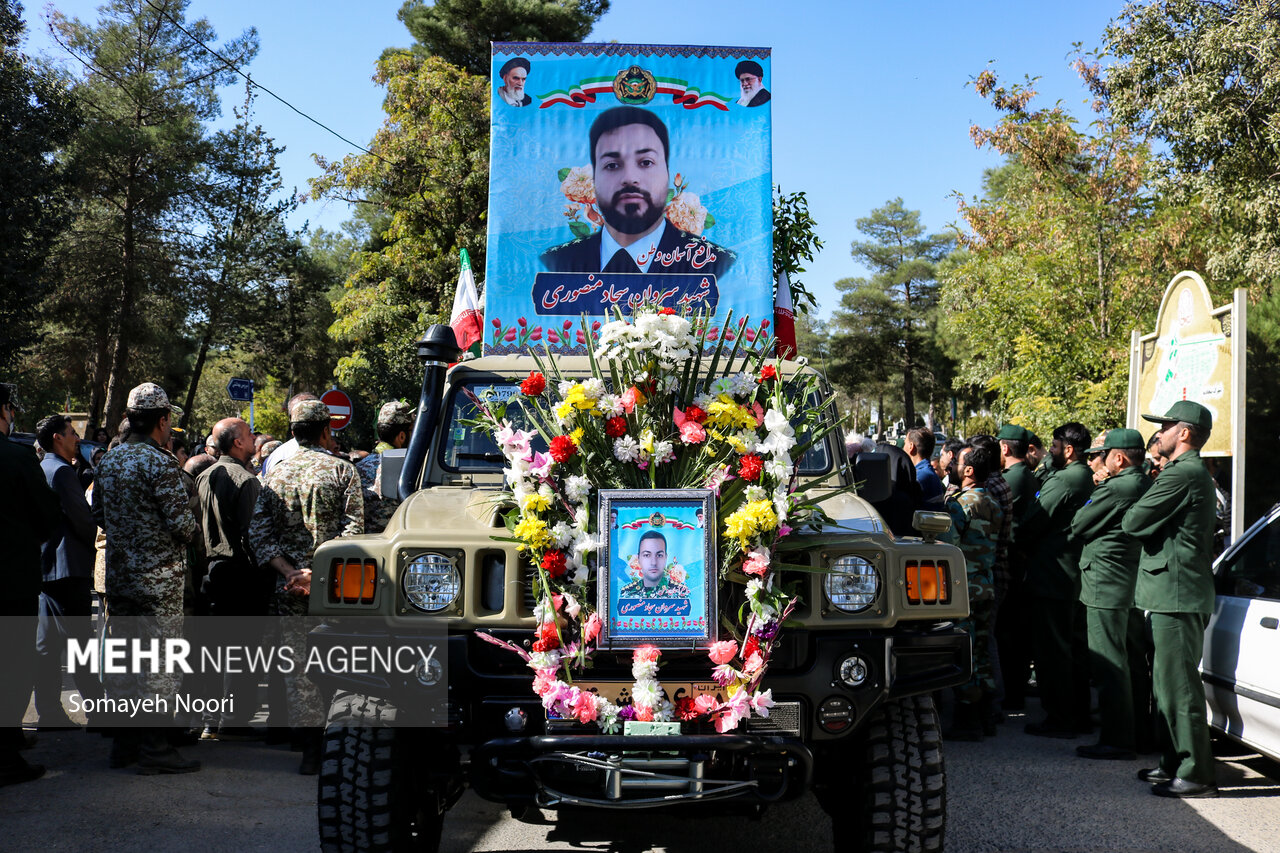 تشییع پیکر شهید پدافند هوایی «سجاد منصوری»