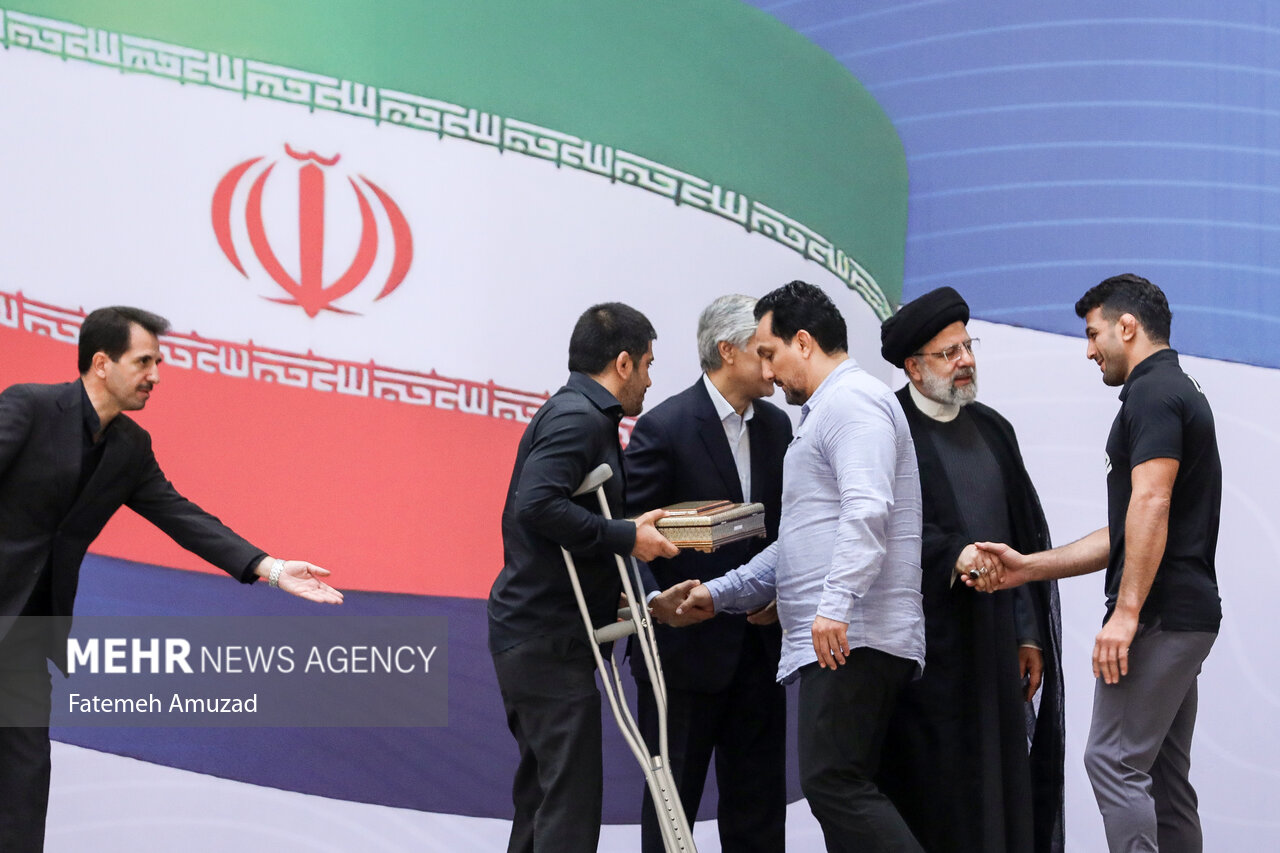 تجلیل از قهرمانان و مدال آوران ورزش با حضور رئیسی