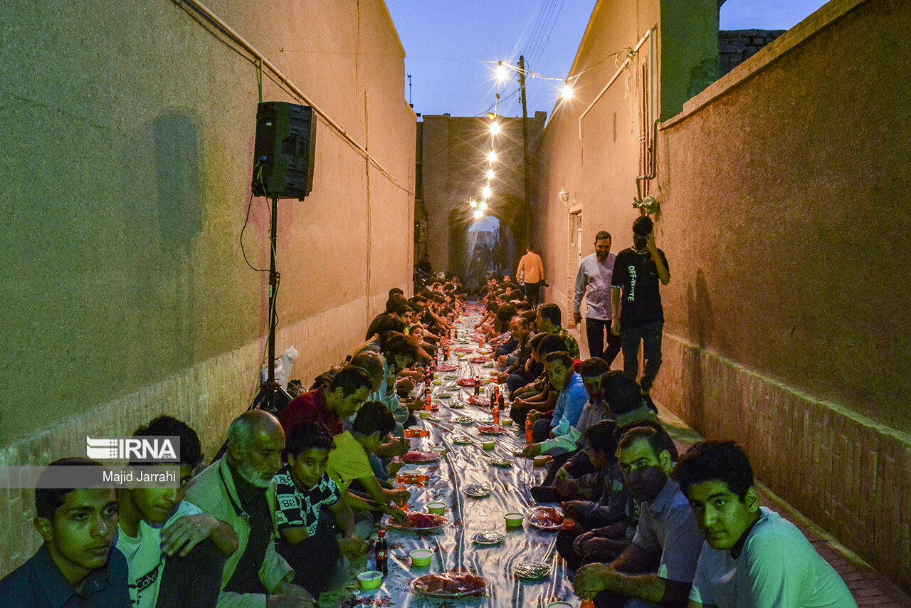 افطار ساده در بافت تاریخی یزد