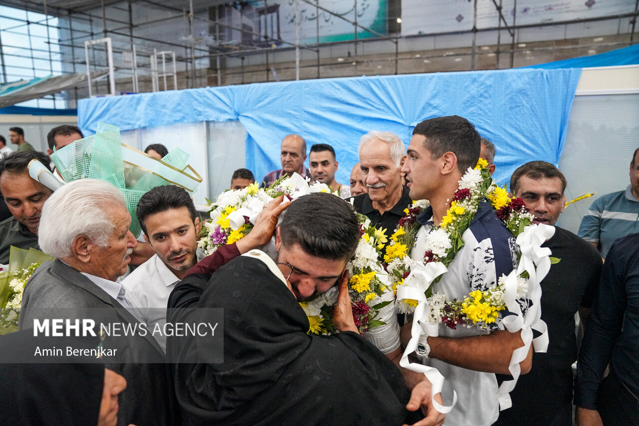 استقبال از قهرمانان مسابقات جهانی کشتی در شیراز