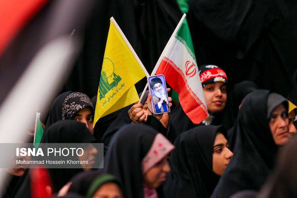 مراسم گرامیداشت شهید سیدحسن نصرالله همزمان با تشییع شهدا در لبنان - مشهد