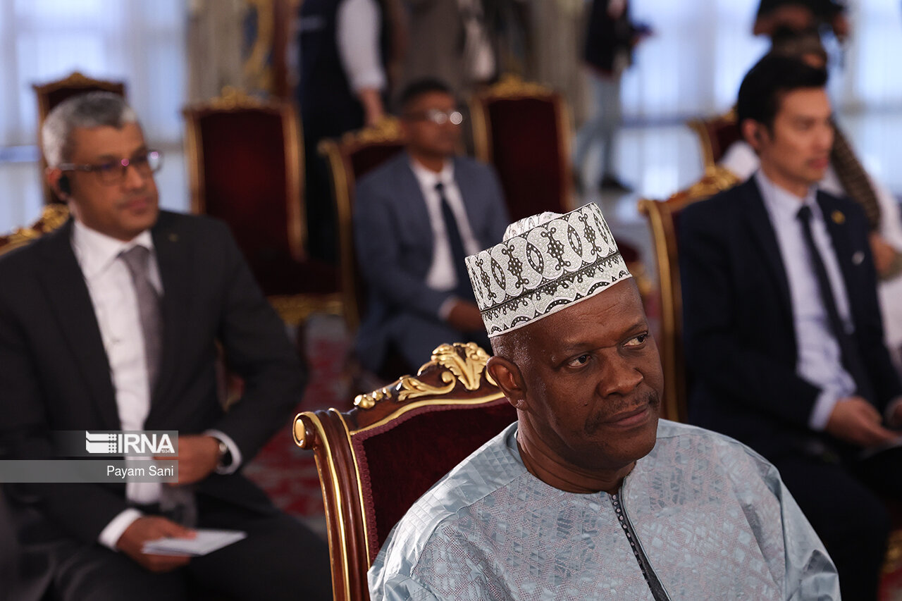 دیدار سفرا و کارداران کشورهای اسلامی با رئیس جمهور