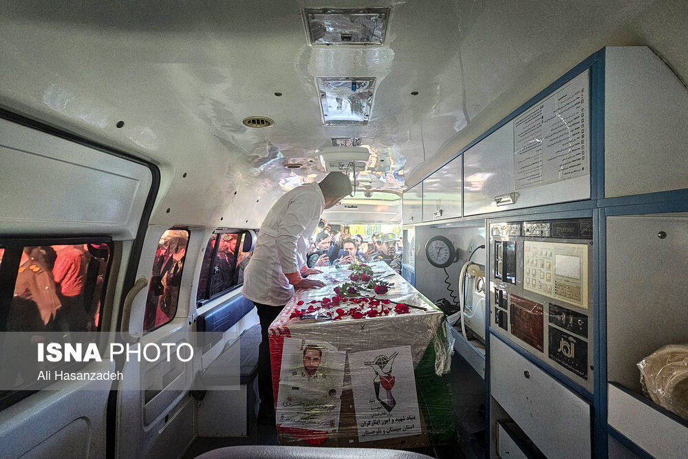 استقبال از پیکر شهید مدافع امنیت ستوان سوم هادی زارع باغبیدی در یزد