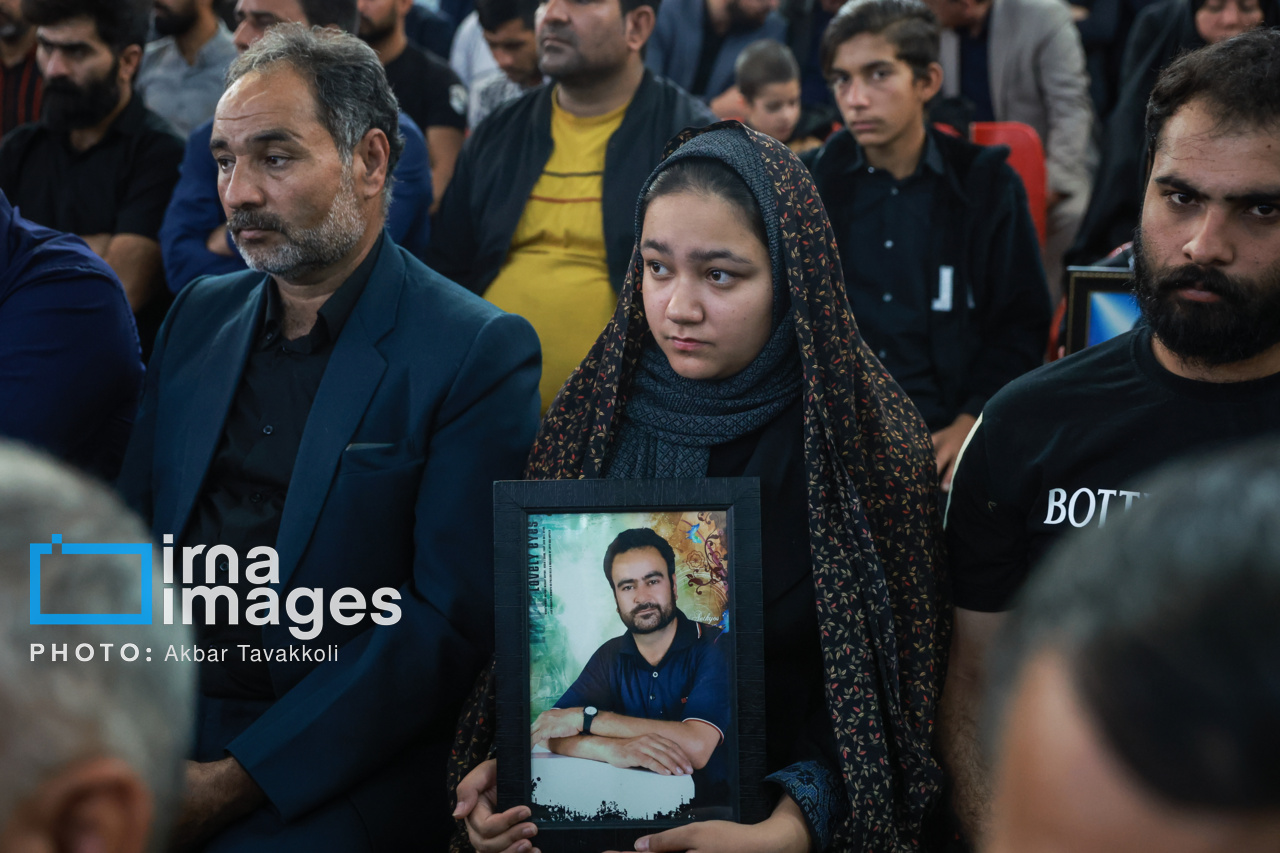 قالیباف و مسئولان در چهلم جان‌باختگان حادثه معدن طبس