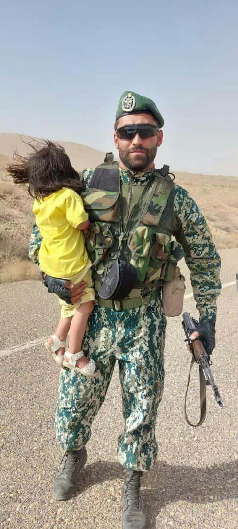 کودکان آواره افغانستانی در پناه تکاوران ایرانی  