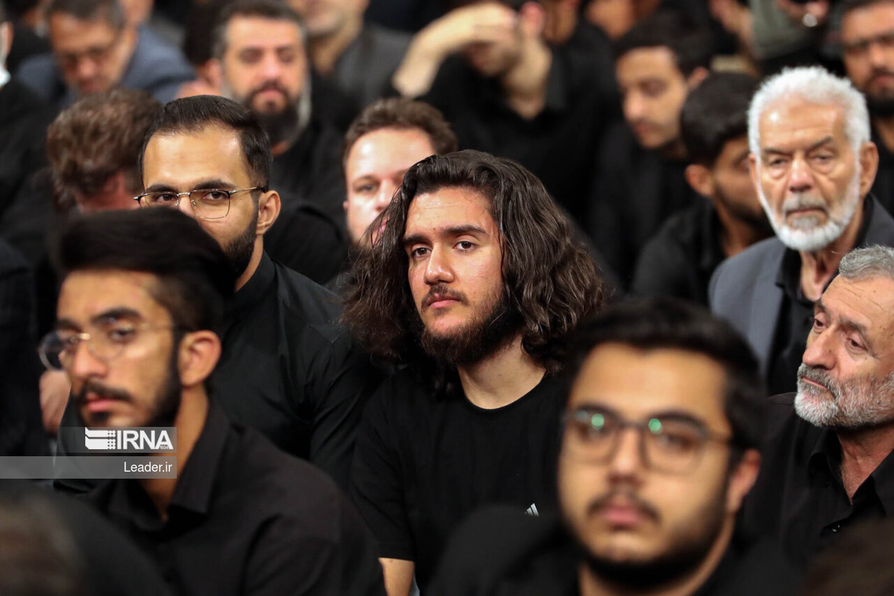 دومین شب عزاداری اباعبدالله با حضور رهبر انقلاب