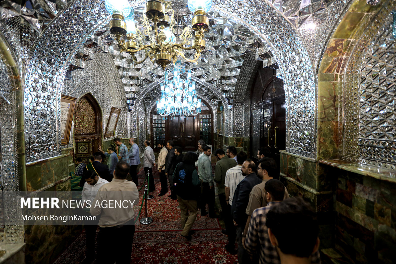 ضریح مطهر آستان مقدس امامزاده صالح (ع)