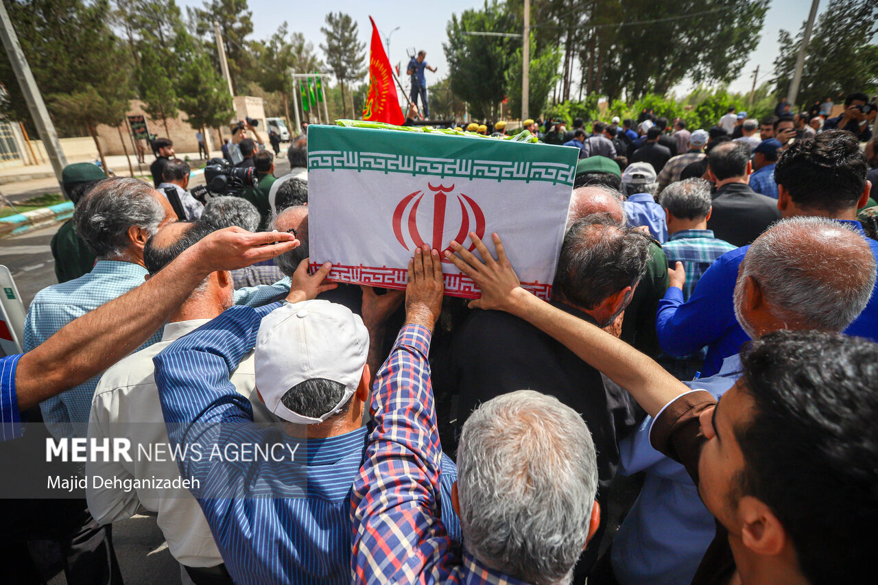 تشییع پیکر دانشمند هسته‌ای شهید اکبر مطلبی‌زاده