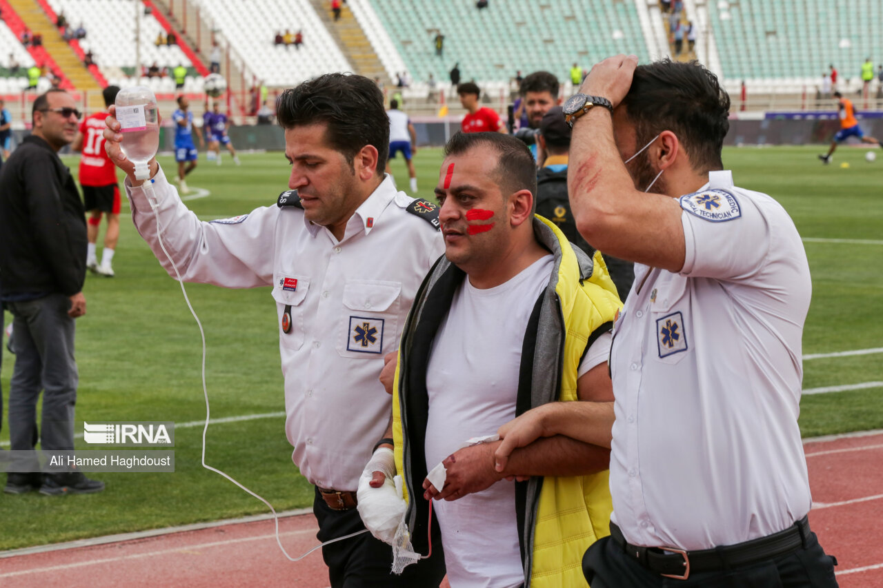 لیگ برتر فوتبال- تراکتور و استقلال