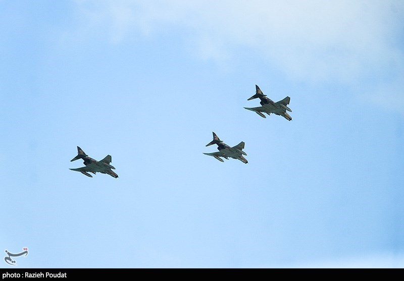 قالیباف در  مراسم رژه نیروهای مسلح در بندرعباس