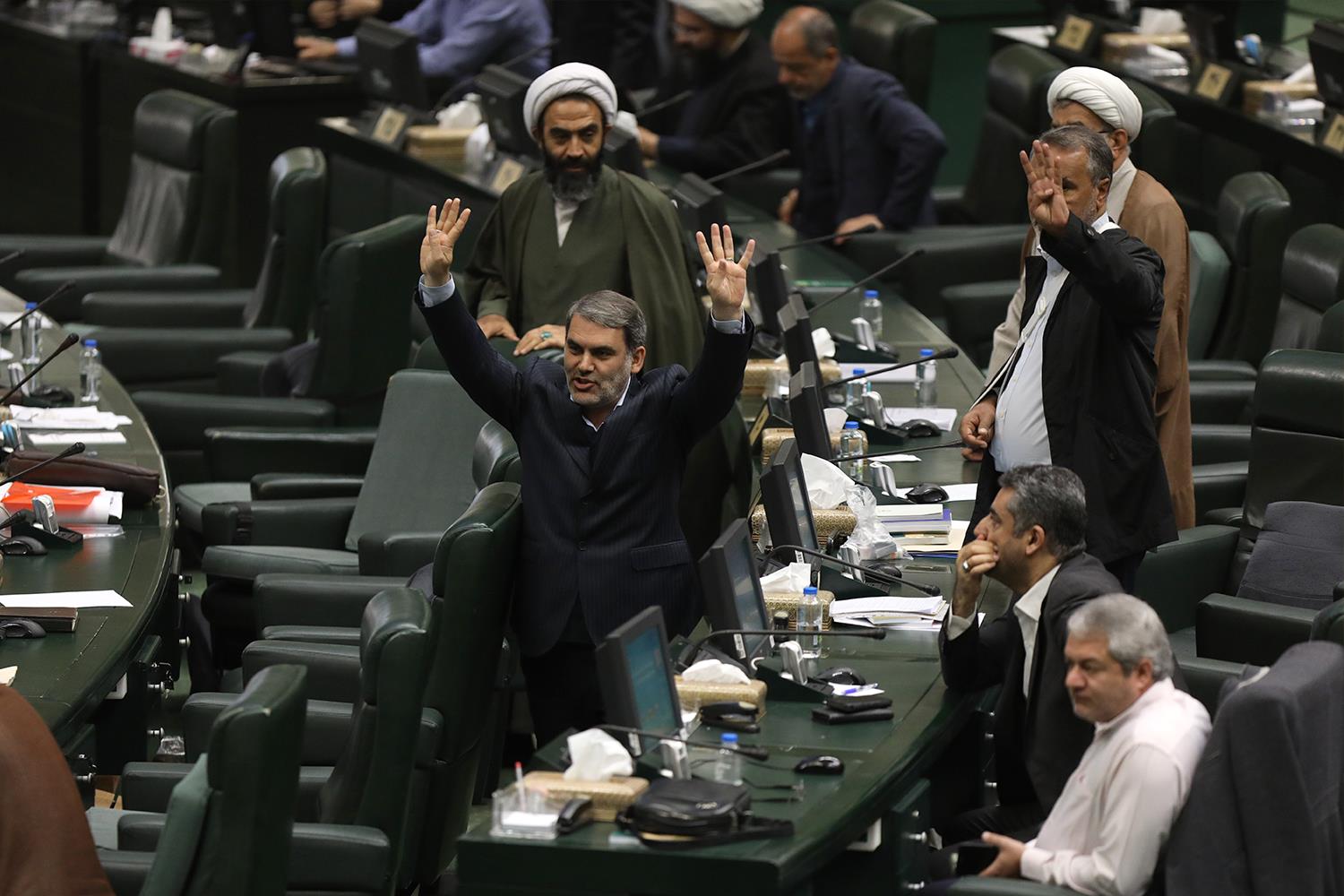 نشست بررسی برنامه هفتم توسعه در صحن علنی مجلس شورای اسلامی