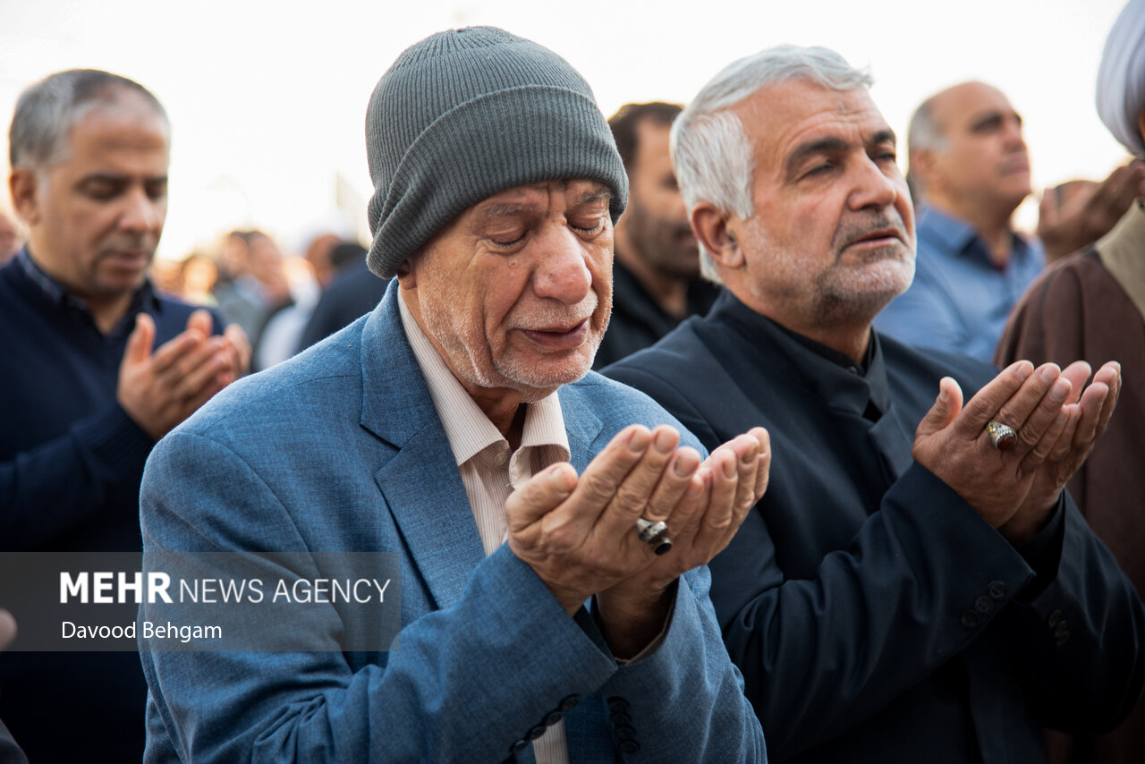  اقامه نماز طلب باران در حرم مطهر امام رضا (ع)