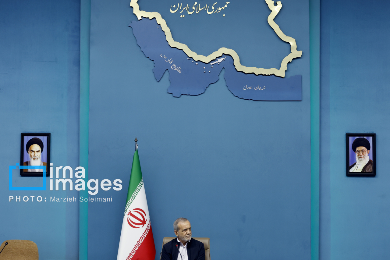 جلسه شورای عالی انقلاب فرهنگی