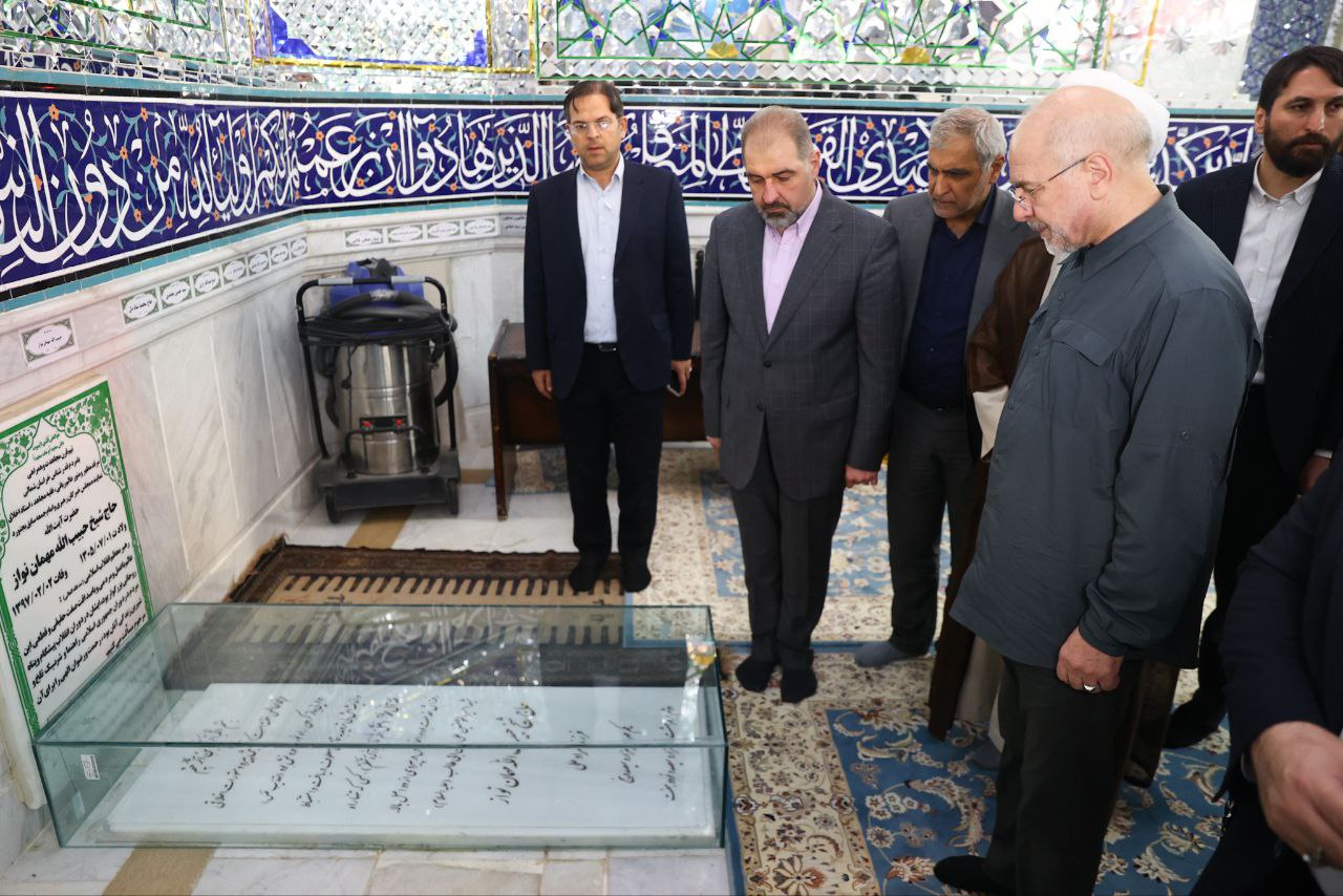 قالیباف در امام زاده سلطان سیدعباس(ع) و گلزار شهدای شهر بجنورد