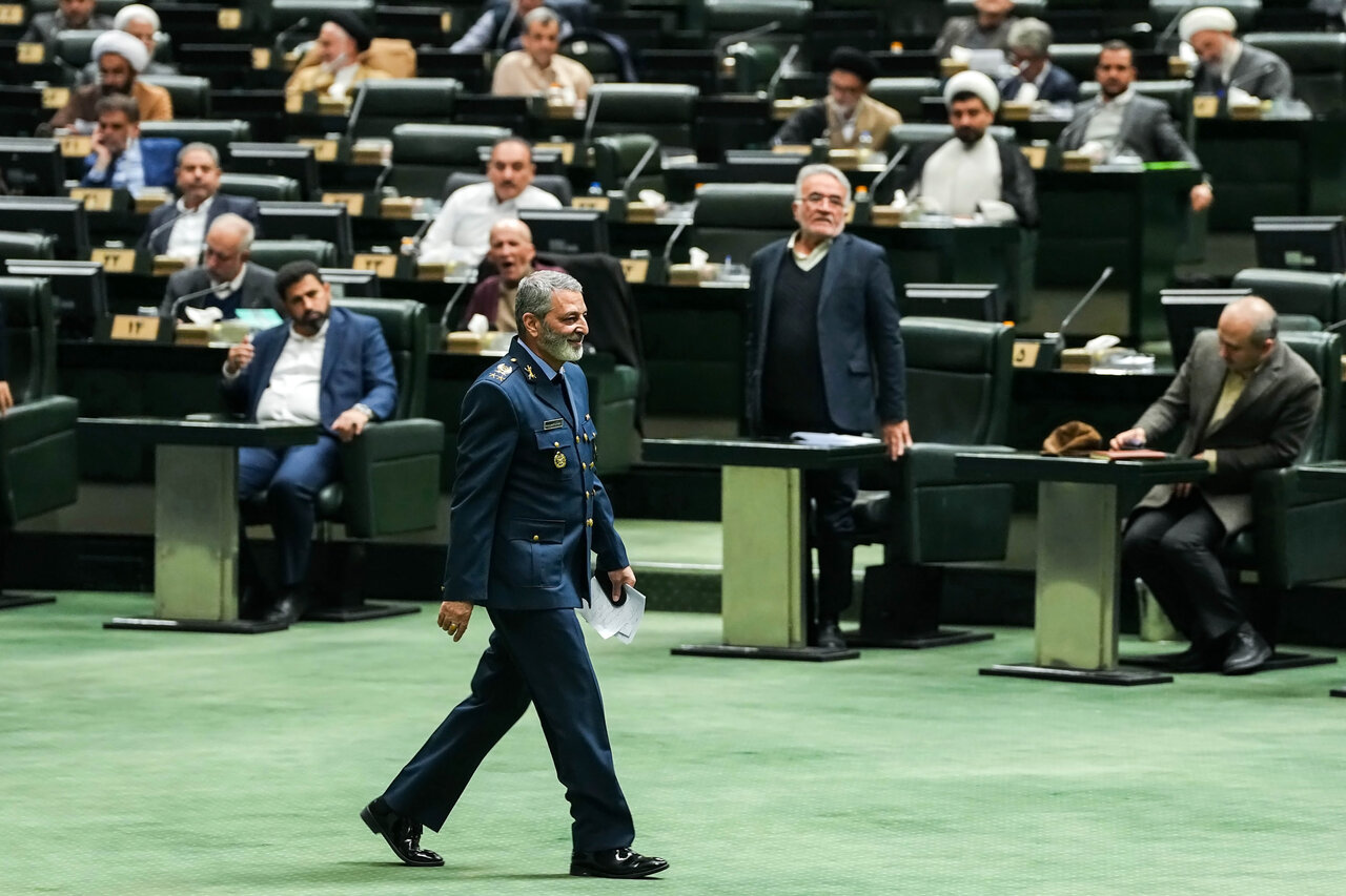 حضور امیر موسوی و عراقچی در جلسه غیرعلنی مجلس