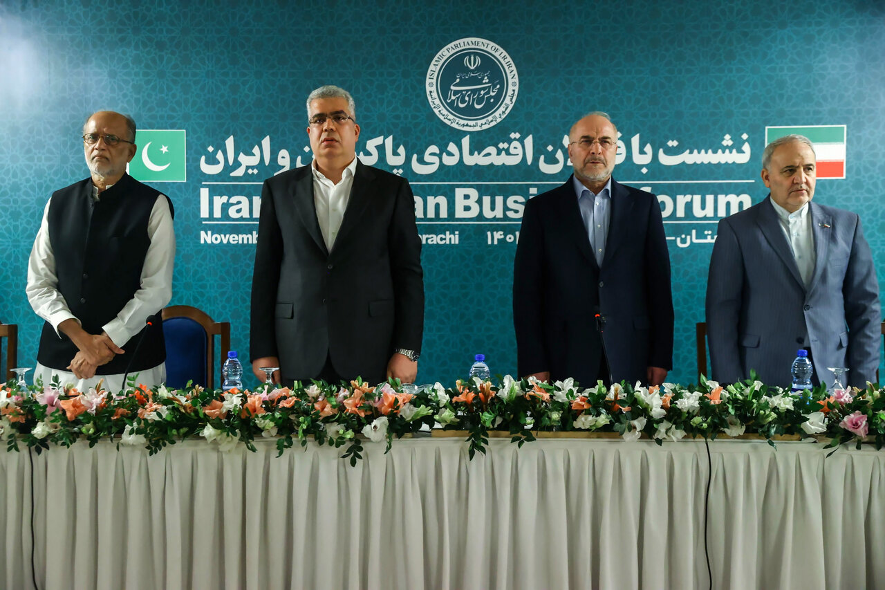 نشست قالیباف با فعالان اقتصادی پاکستان و ایران