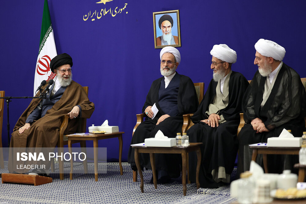 دیدار دست‌اندرکاران کنگره بین‌المللی علامه نائینی با رهبر انقلاب