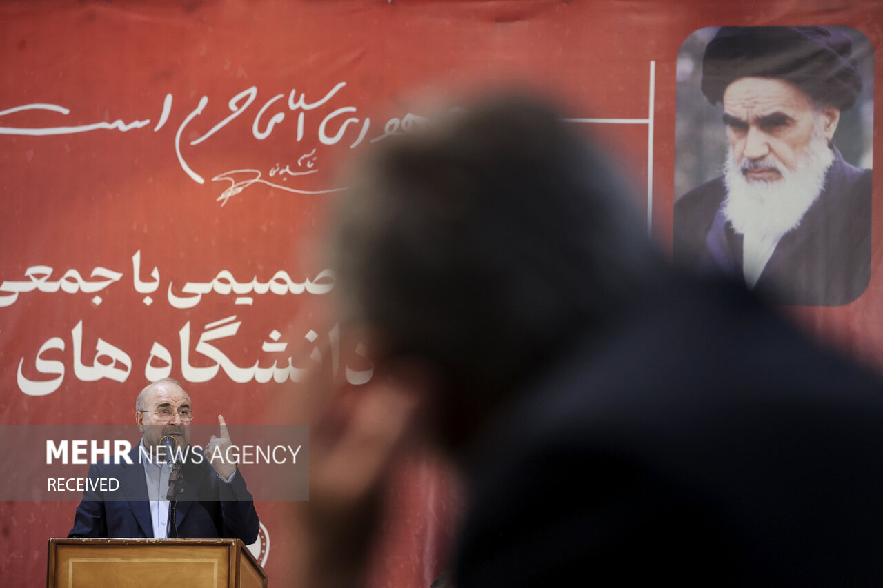 نشست صمیمی جمعی از اصناف و اقشار مردم با رئیس مجلس