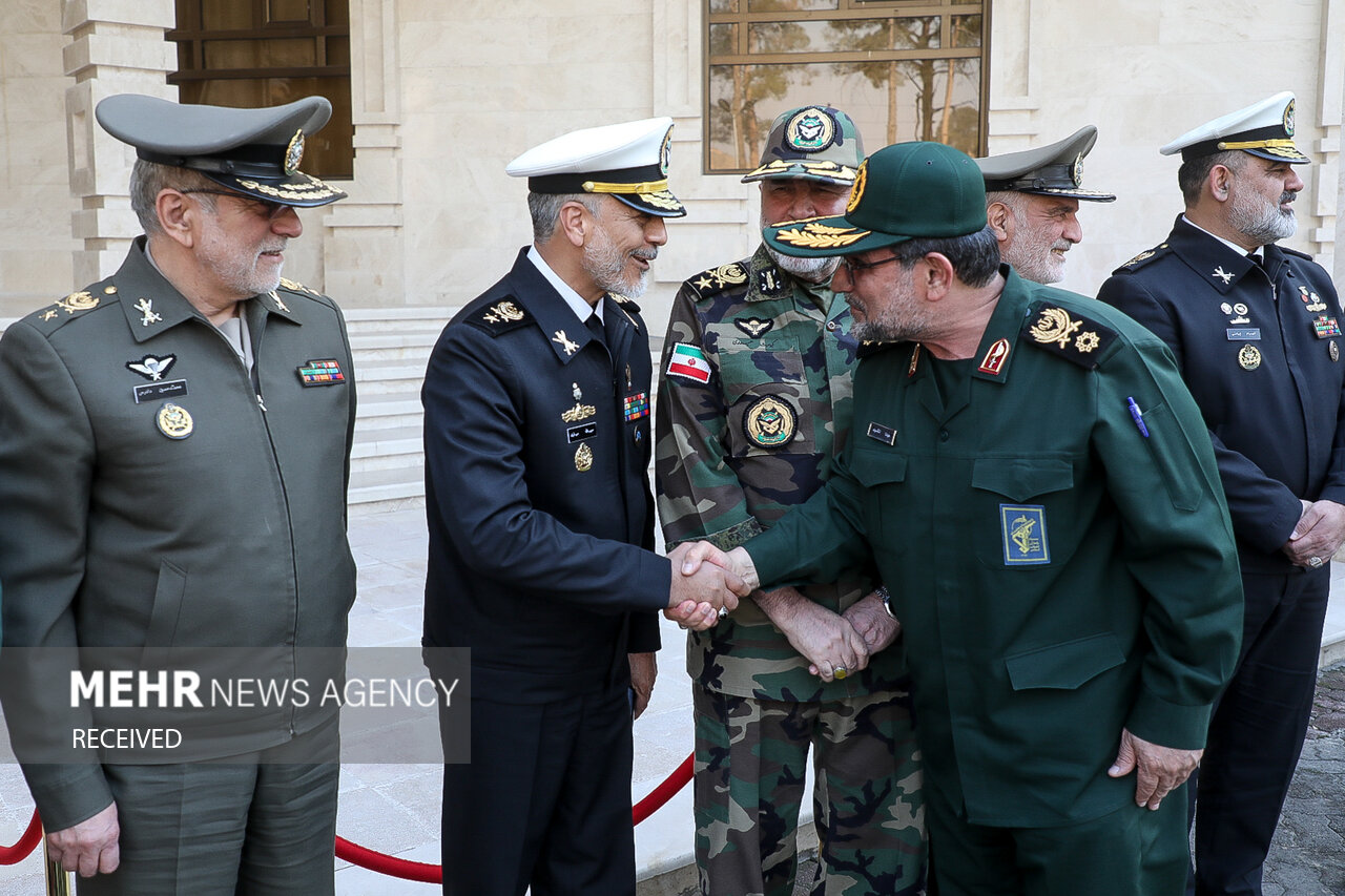 دیدار صمیمانه فرماندهان ارتش با سپاه