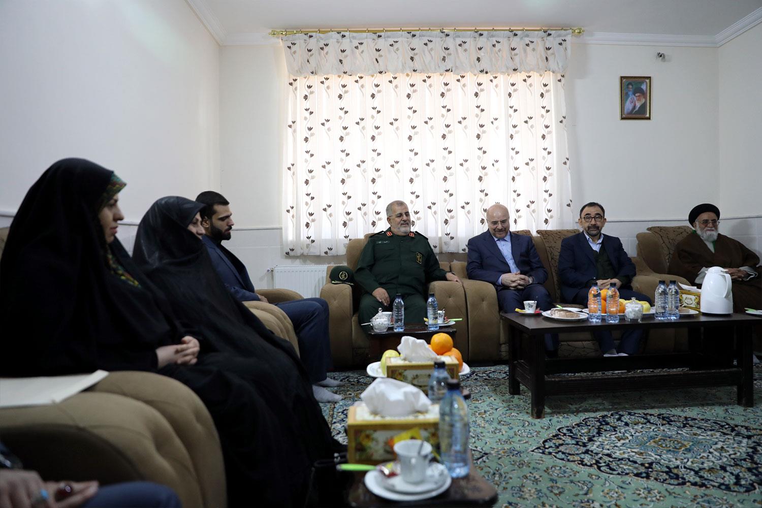  دیدار قالیباف با خانواده شهید سردار محسن قاجاریان