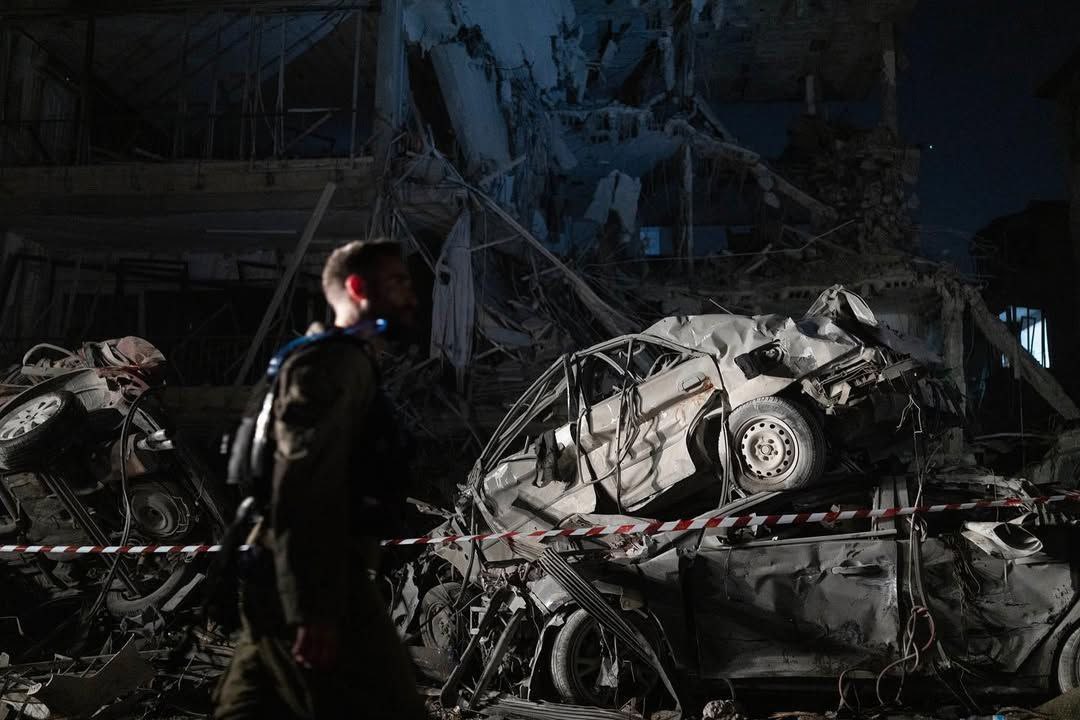 تصاویری از محل اصابت موشک‌های ایرانی در تل‌آویو