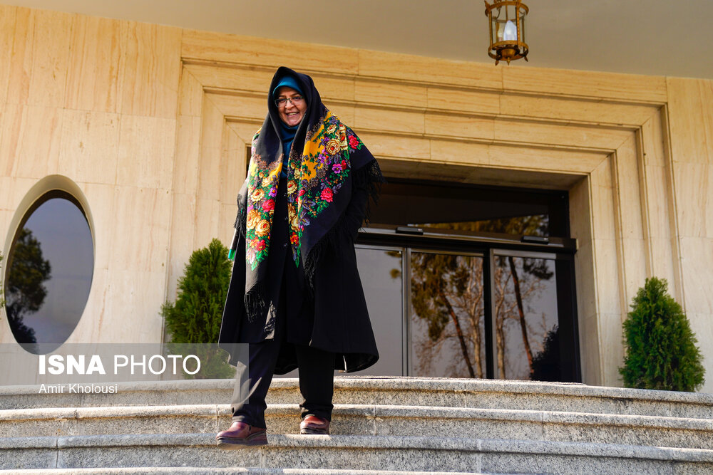 اعضای هیئت دولت در جمع خبرنگاران