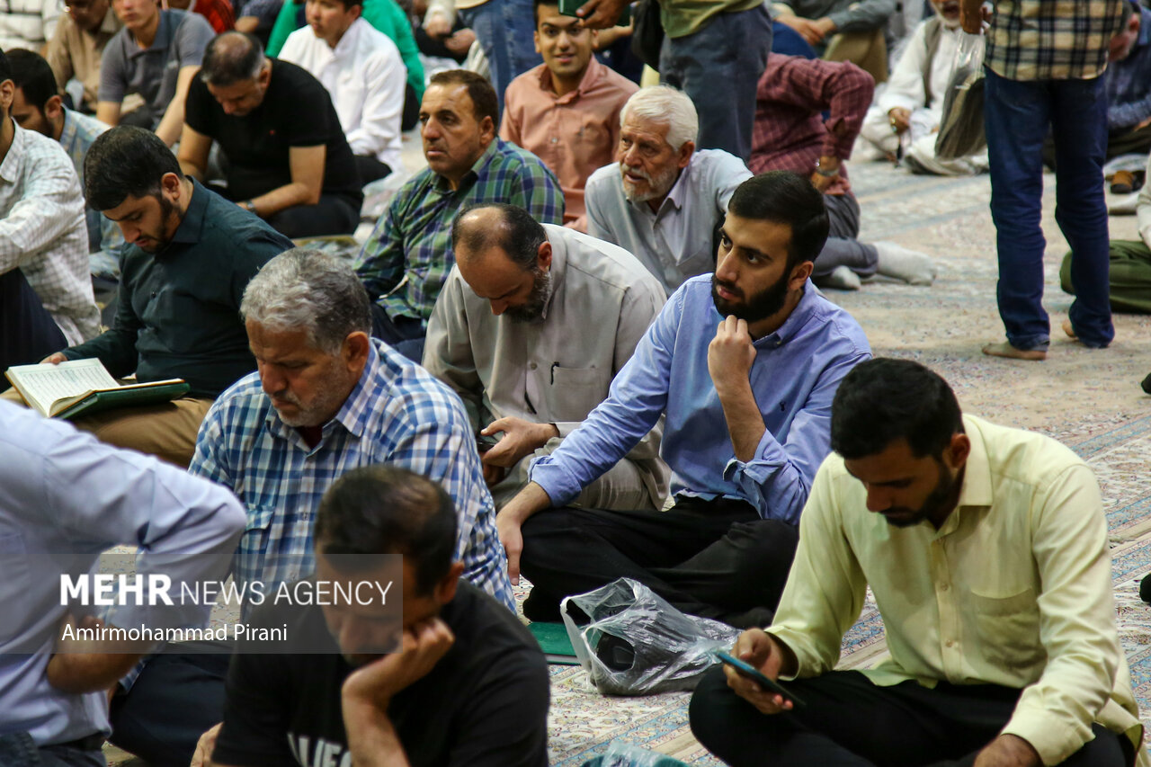 بزرگداشت جان باختگان حادثه بندر شهید رجایی در حرم بانوی کرامت