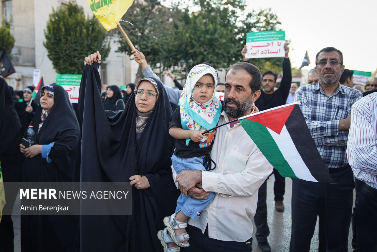 تجمع مردم در محکومیت ترور شهید حسن نصرالله