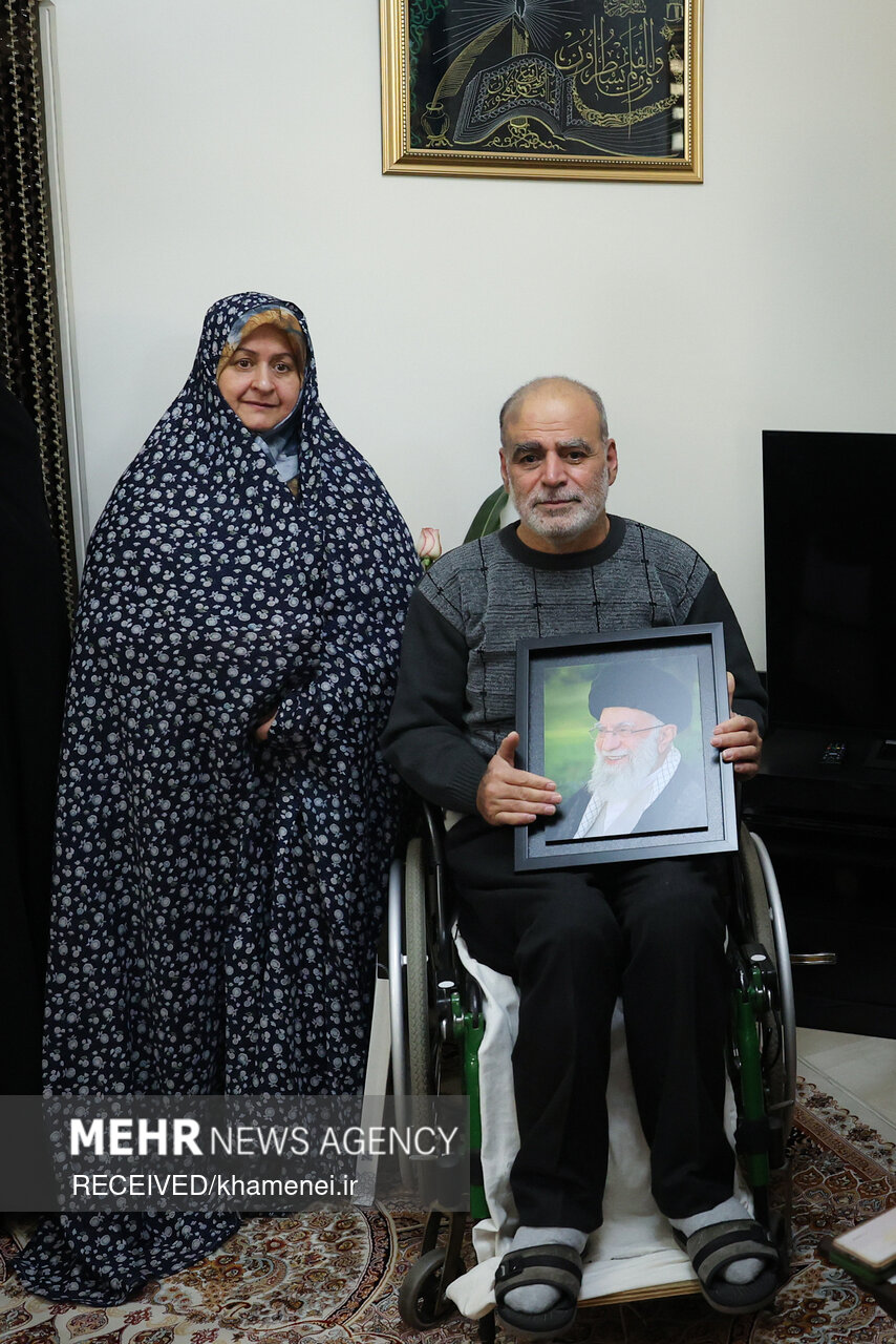 حضور نمایندگان رهبر انقلاب در منازل تعدادی از جانبازان
