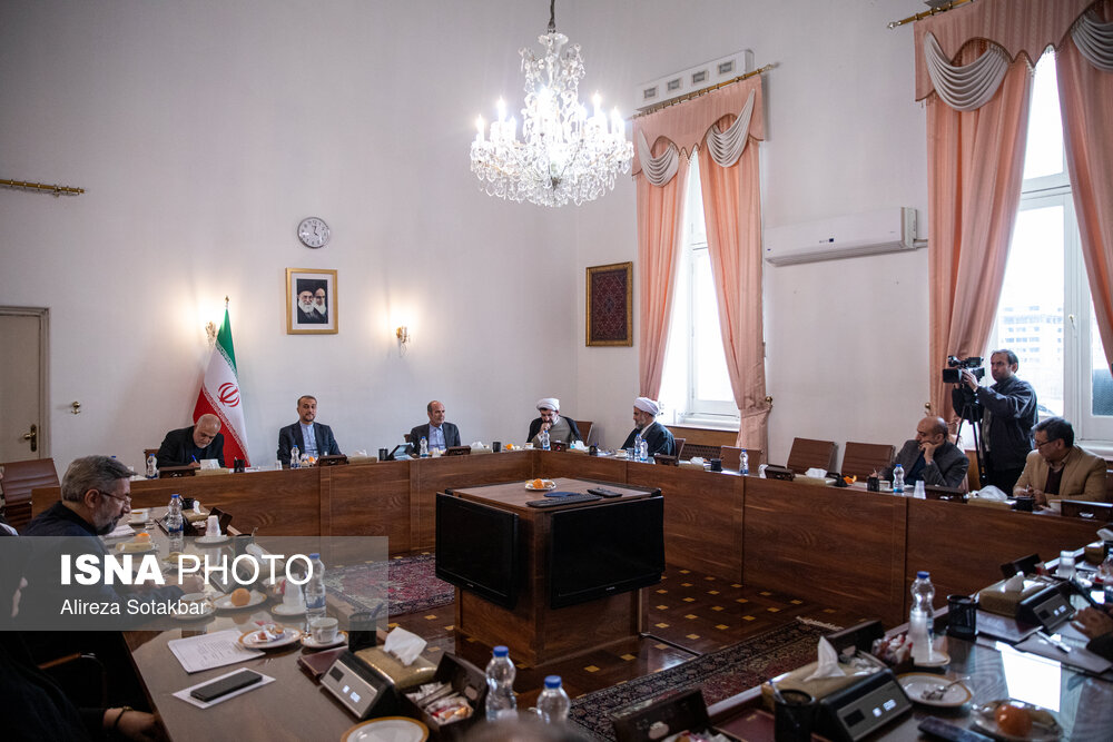 نشست اعضای کمیته بین المللی ستاد دهه فجر با وزیر امورخارجه