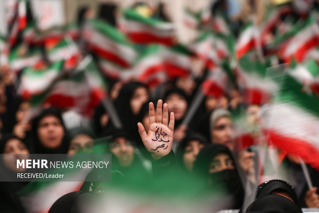 دیدار دانش‌آموزان و دانشجویان با رهبر انقلاب