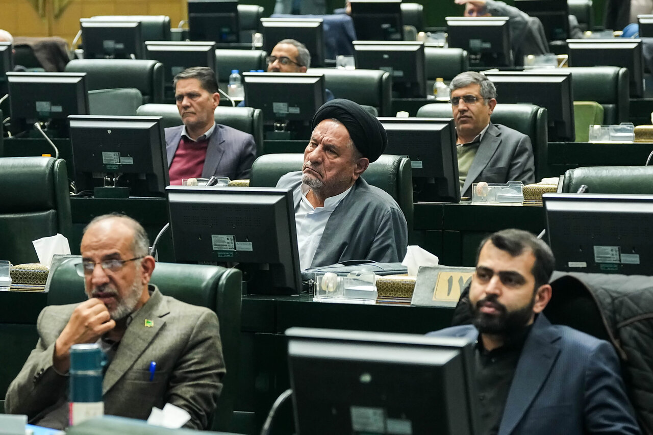 نشست غیرعلنی چهارشنبه ۱۷ دی