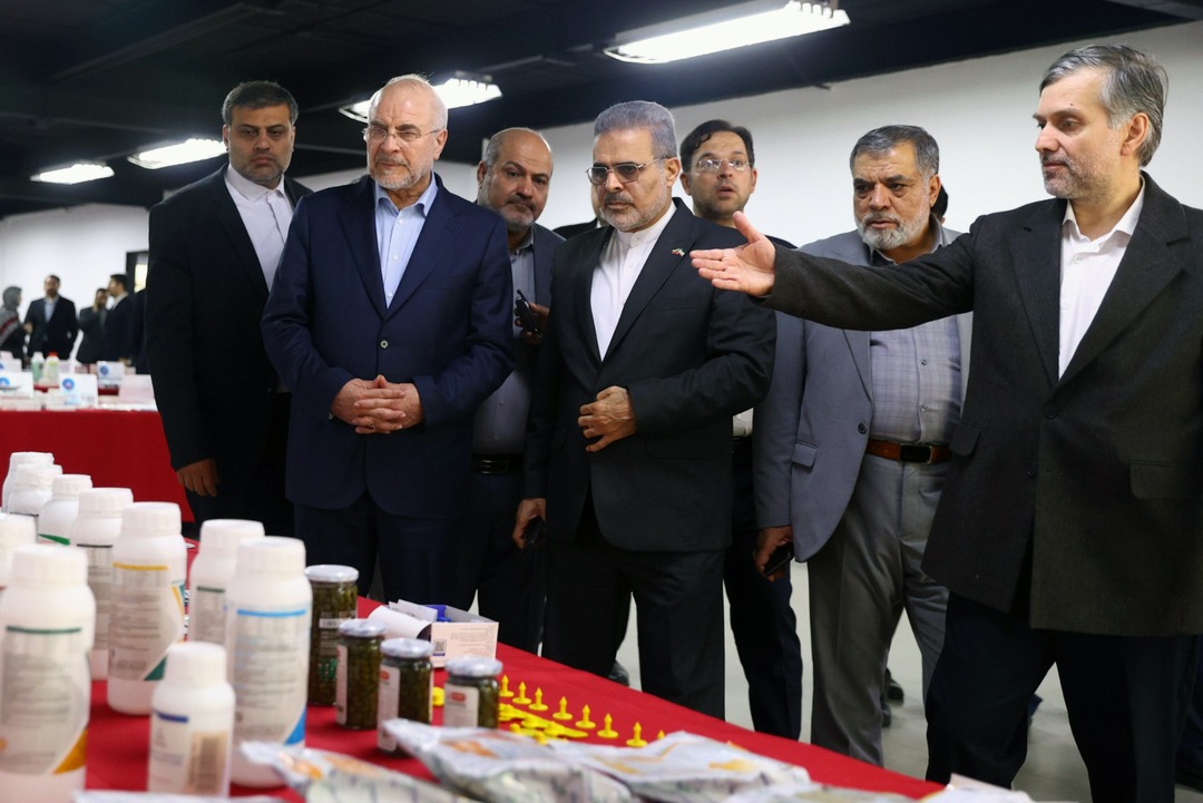 بازدید قالیباف از نمایشگاه دستاوردهای فن آوری جمهوری اسلامی در کاراکاس