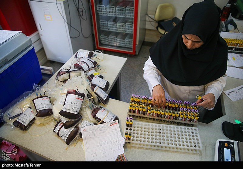 اهدای خون به مجروحان انفجار در بندر شهید رجایی