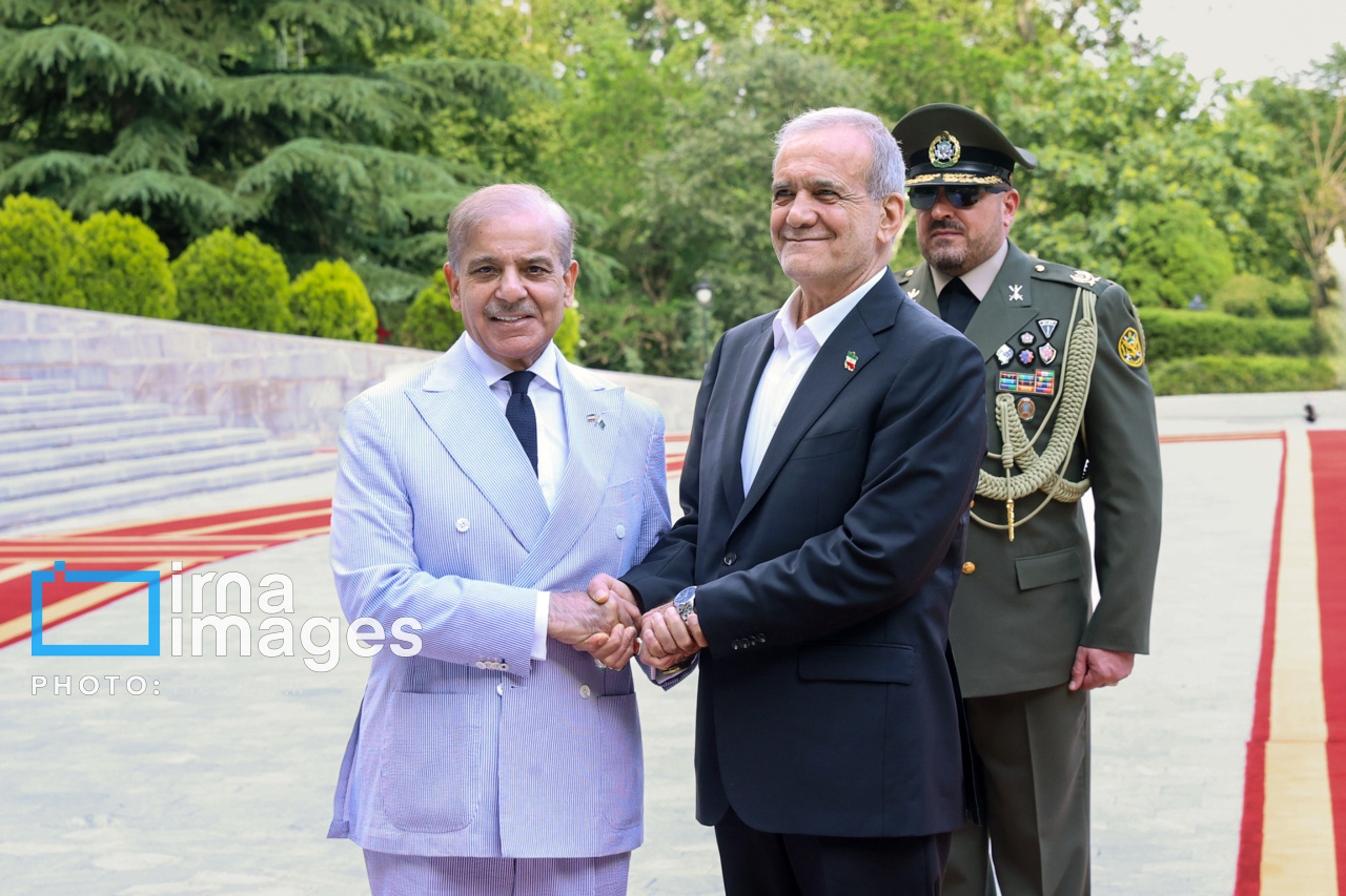 استقبال رسمی از نخست‌وزیر پاکستان