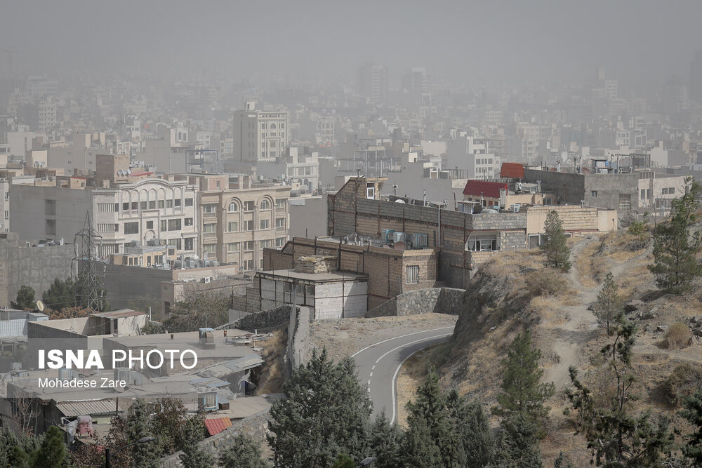 مشهد در محاصره گرد و غبار