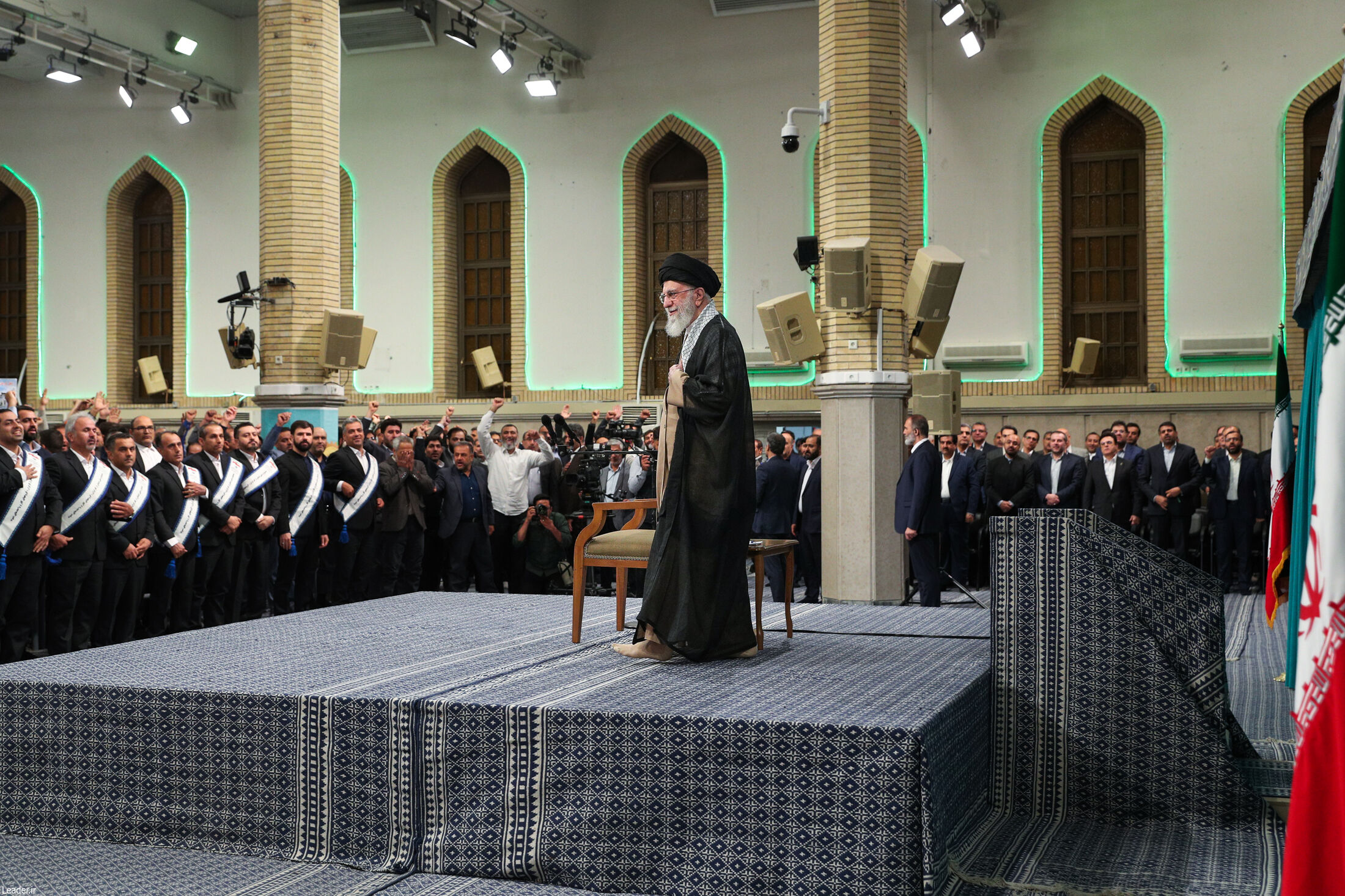 تصاویری از دیدار هزاران نفر از کارگران با رهبر انقلاب