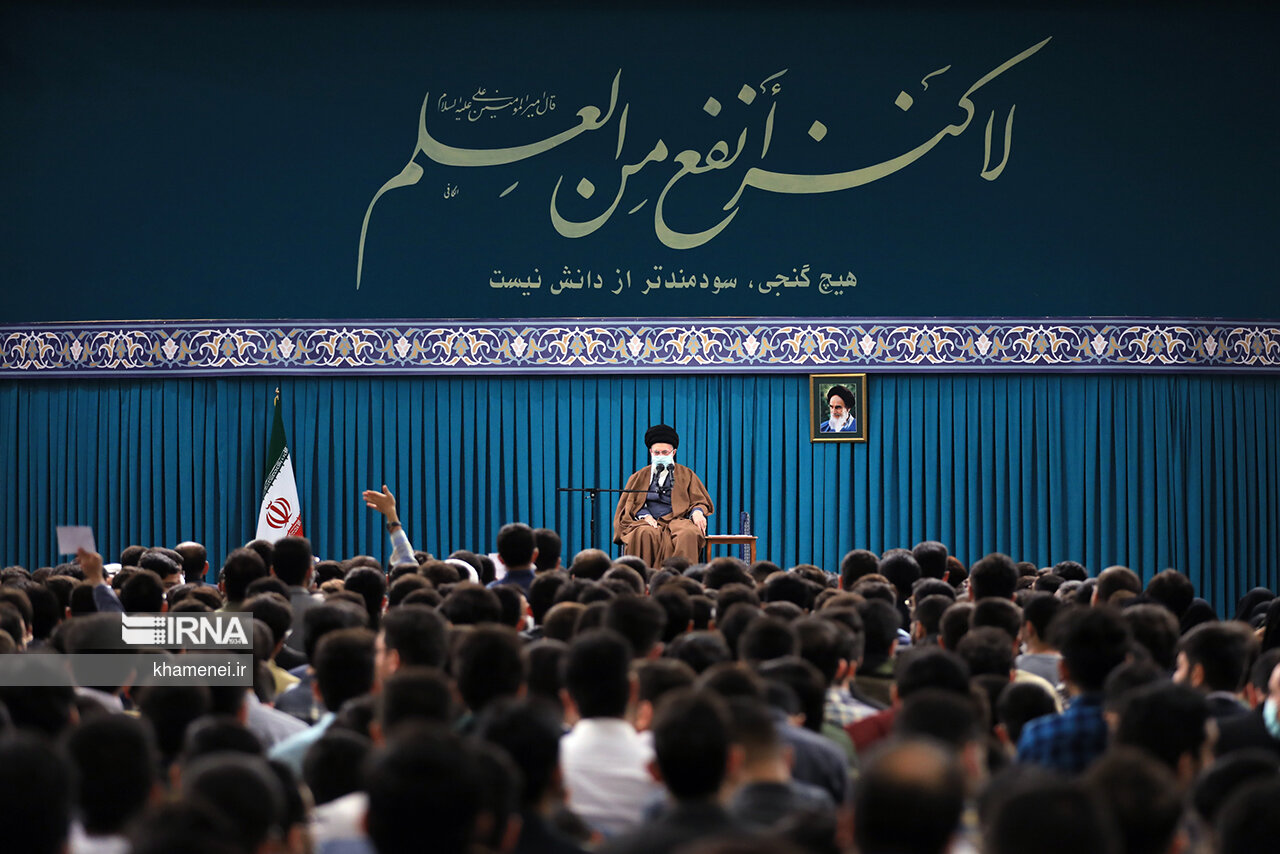 دیدار رمضانی دانشجویان با رهبر انقلاب