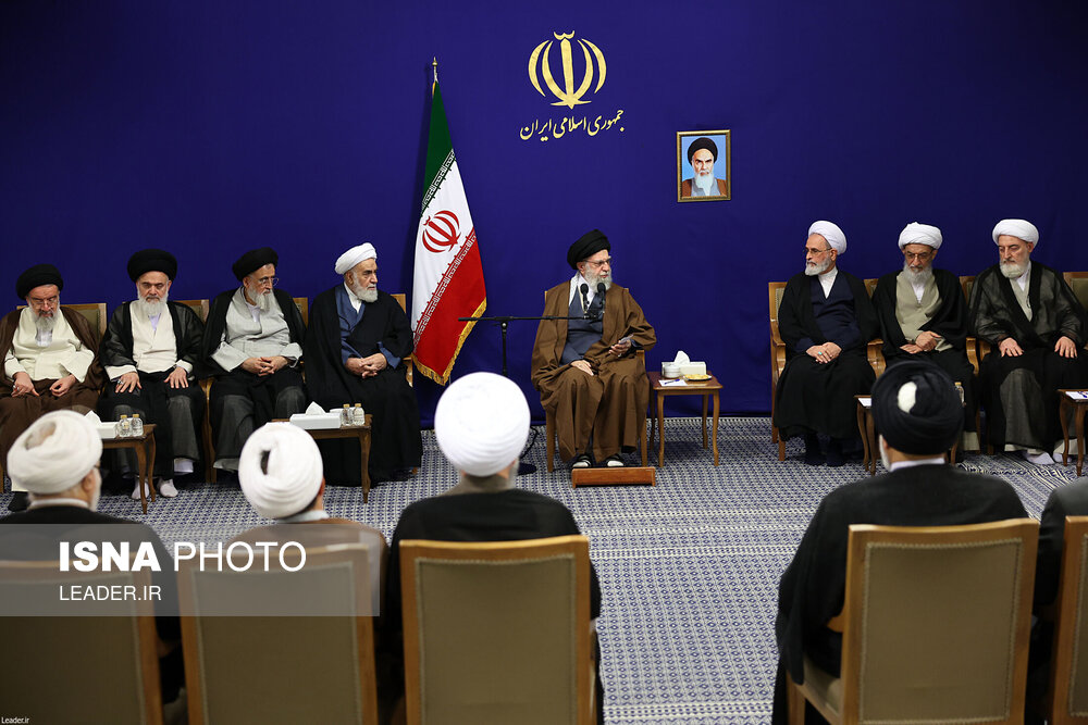 دیدار دست‌اندرکاران کنگره بین‌المللی علامه نائینی با رهبر انقلاب