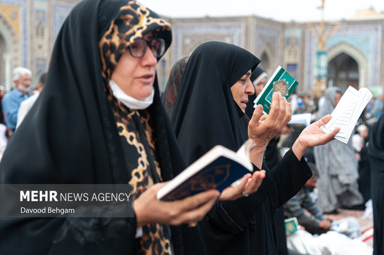 مراسم قرائت دعای عرفه در حرم مطهر امام رضا (ع)