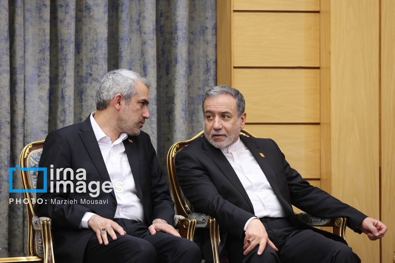 بدرقه رئیس‌جمهور به چین