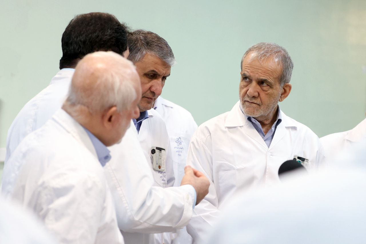 حضور پزشکیان در سازمان انرژی اتمی