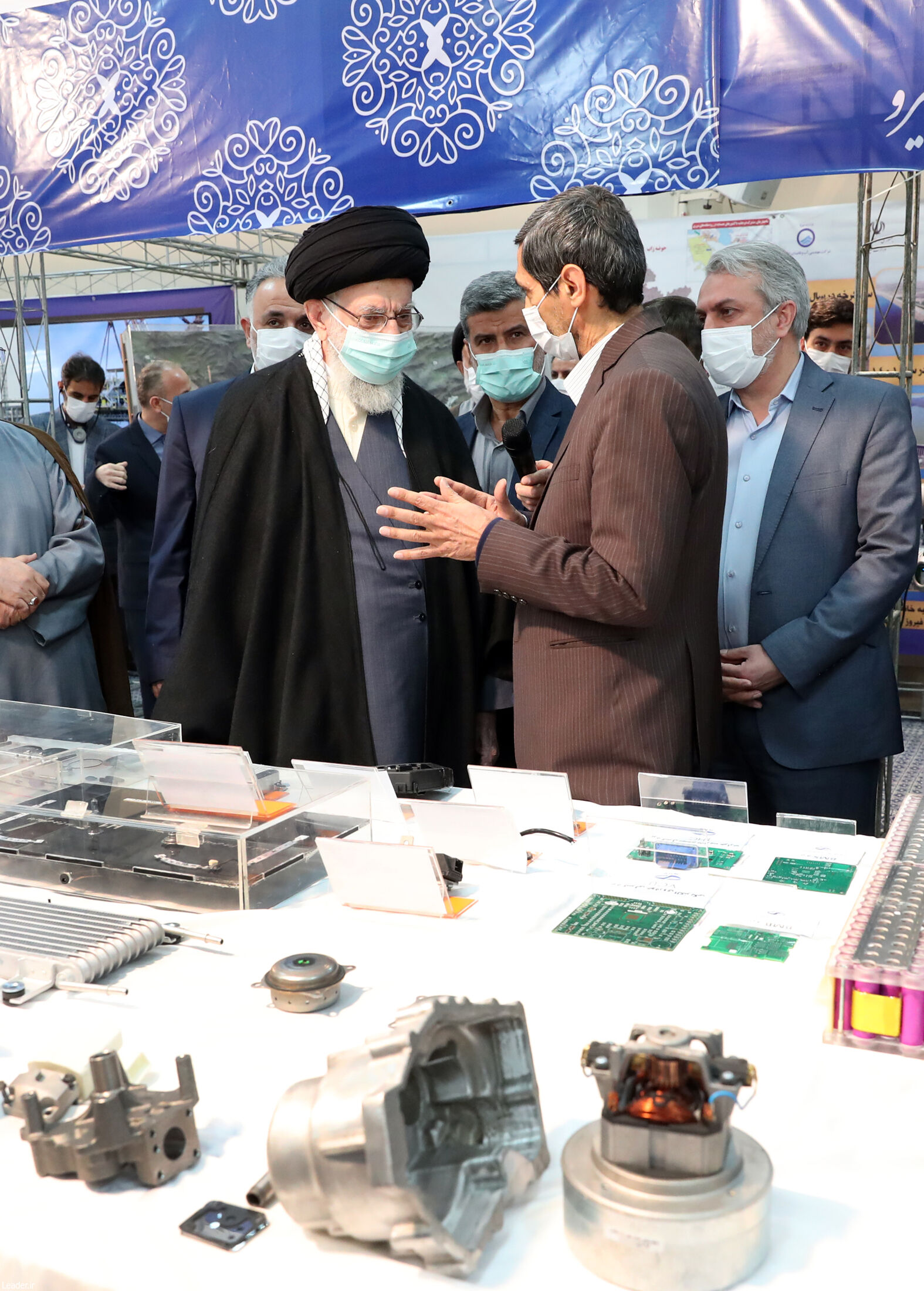 بازدید رهبر انقلاب از نمایشگاه توانمندی‌های صنعتی