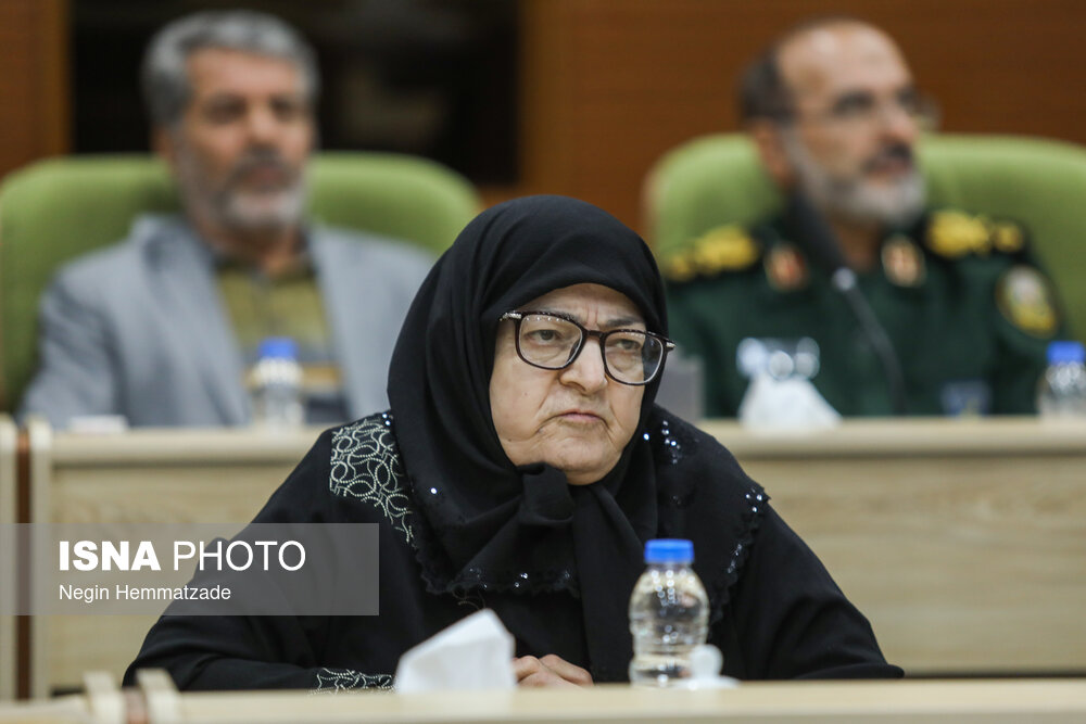 نشست صمیمانه عارف با خانواده جانبازان و ایثارگران