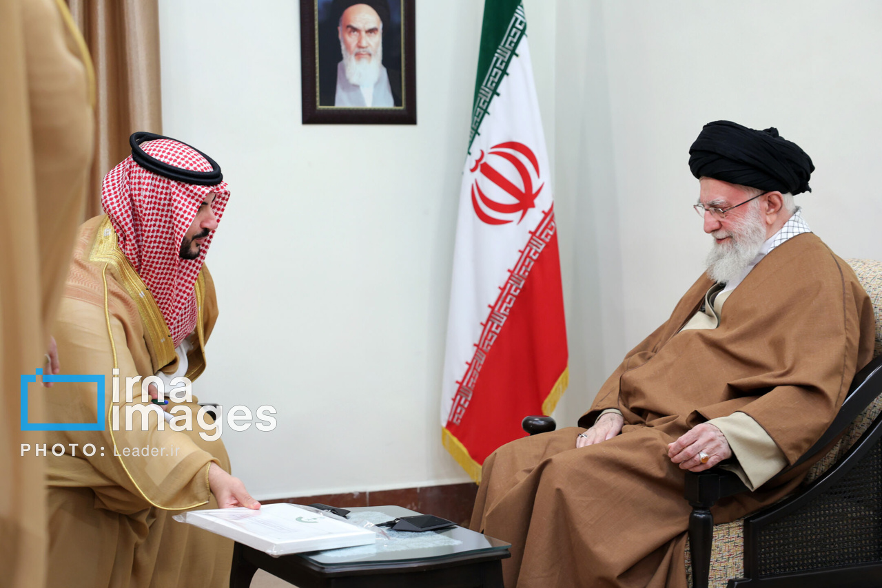 تقدیم پیام پادشاه عربستان به رهبر انقلاب