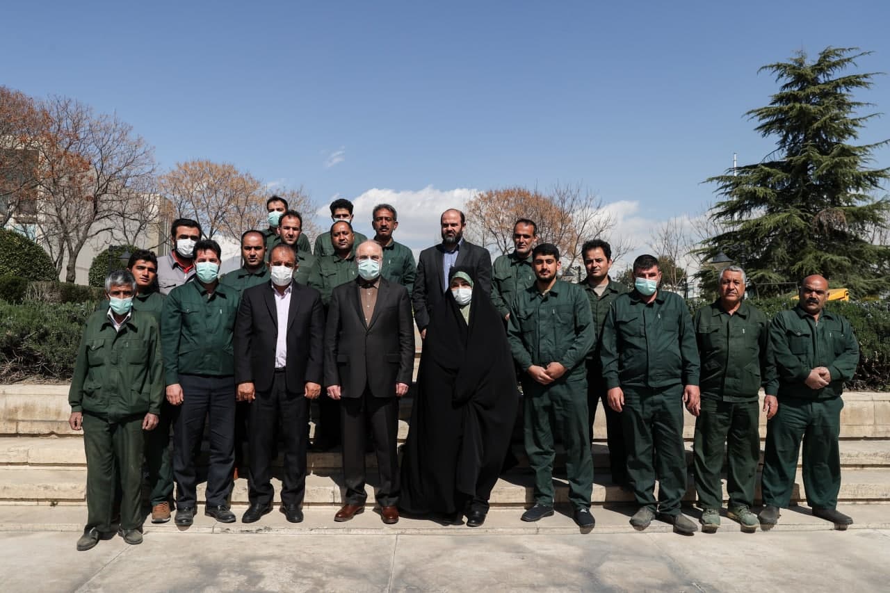 کاشت نهال توسط قالیباف در روز درختکاری